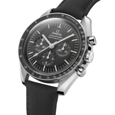 Montre Omega Speedmaster Moonwatch Professional Chronographe Co-Axial Master Chronometer verre hésalite bracelet nylon 42 mm