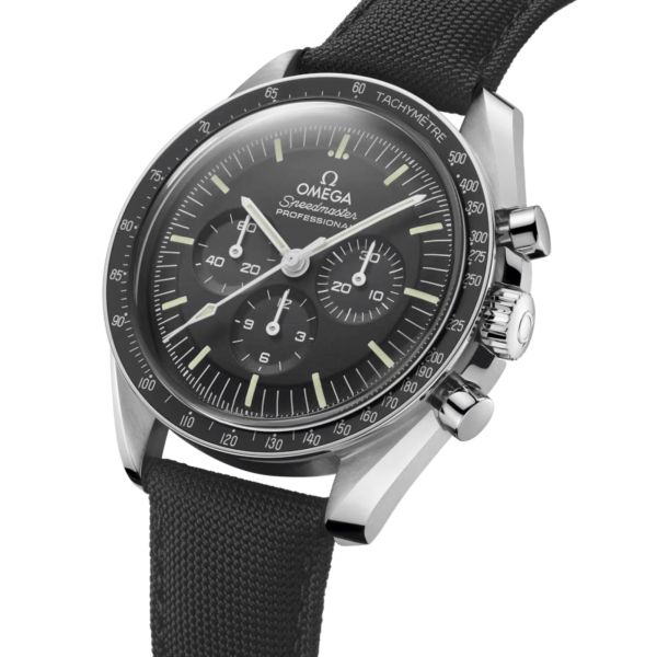 Montre Omega Speedmaster Moonwatch Professional Chronographe Co-Axial Master Chronometer verre hésalite bracelet nylon 42 mm