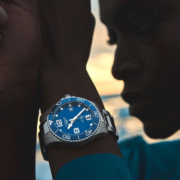 Montre Longines HydroConquest automatique cadran bleu bracelet acier 39 mm L3.780.4.96.6