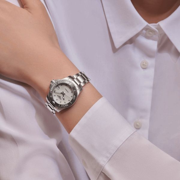 Longines HydroConquest quartz watch diamond index white mother-of-pearl dial steel bracelet 32 mm L3.370.4.87.6