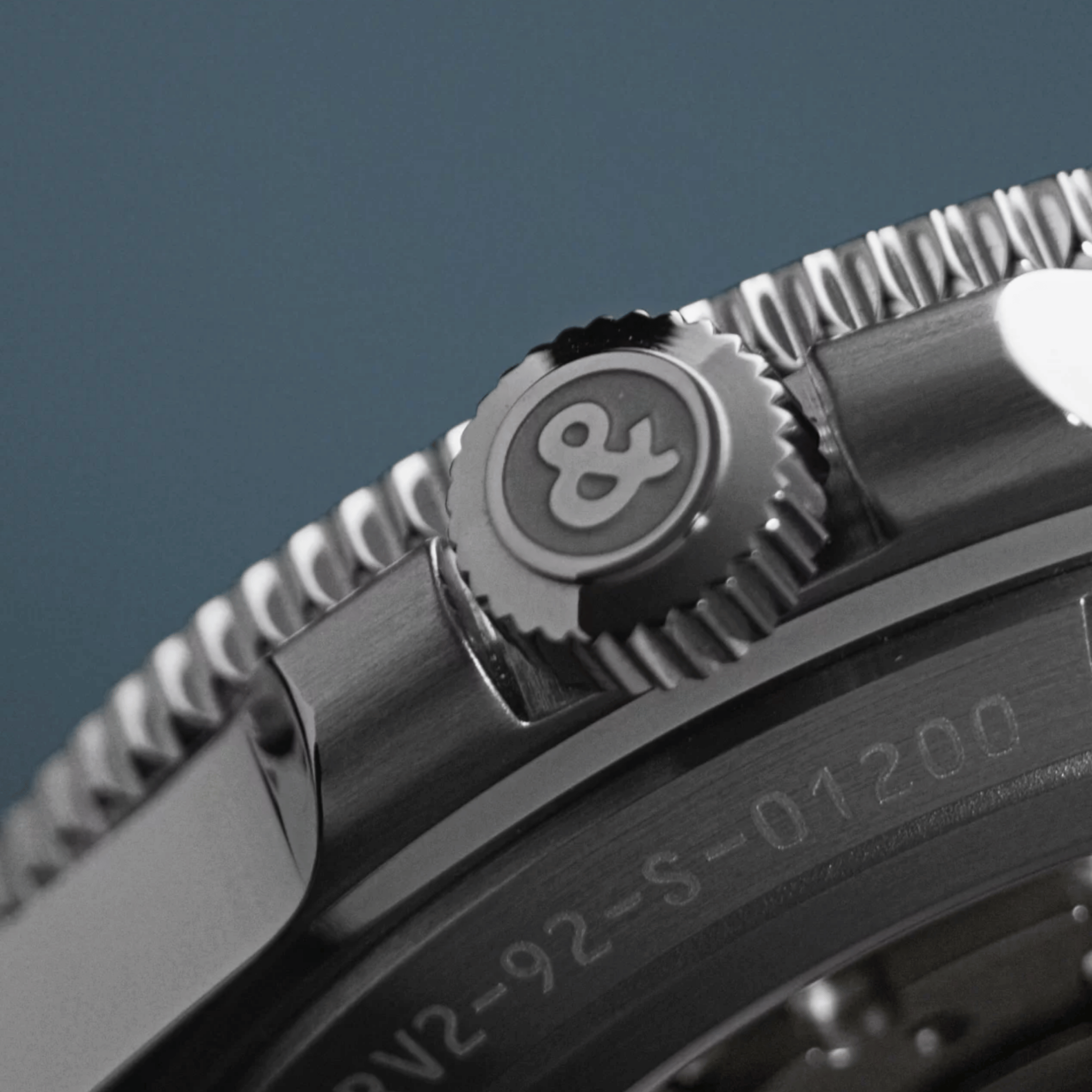 Montre Bell & Ross BR V2-92 Steel Heritage automatique cadran noir bracelet acier 41 mm