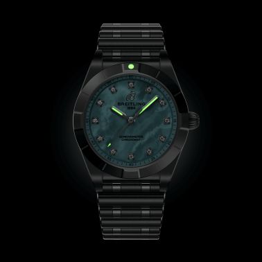 Montre Breitling Chronomat quartz index diamants cadran nacre bleue bracelet acier 28 mm A72310101C1A1