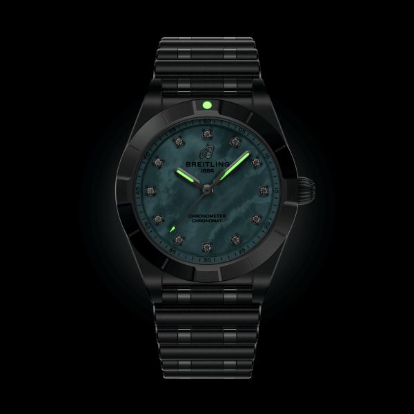 Montre Breitling Chronomat quartz index diamants cadran nacre bleue bracelet acier 28 mm A72310101C1A1