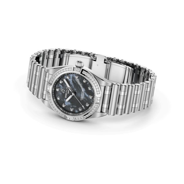 Montre Breitling Chronomat quartz lunette sertie index diamants cadran nacre noire bracelet acier 28 mm A72310531G1A1