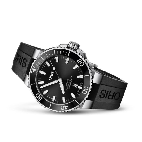 Oris Aquis Date automatic black dial black rubber strap 43.5 mm