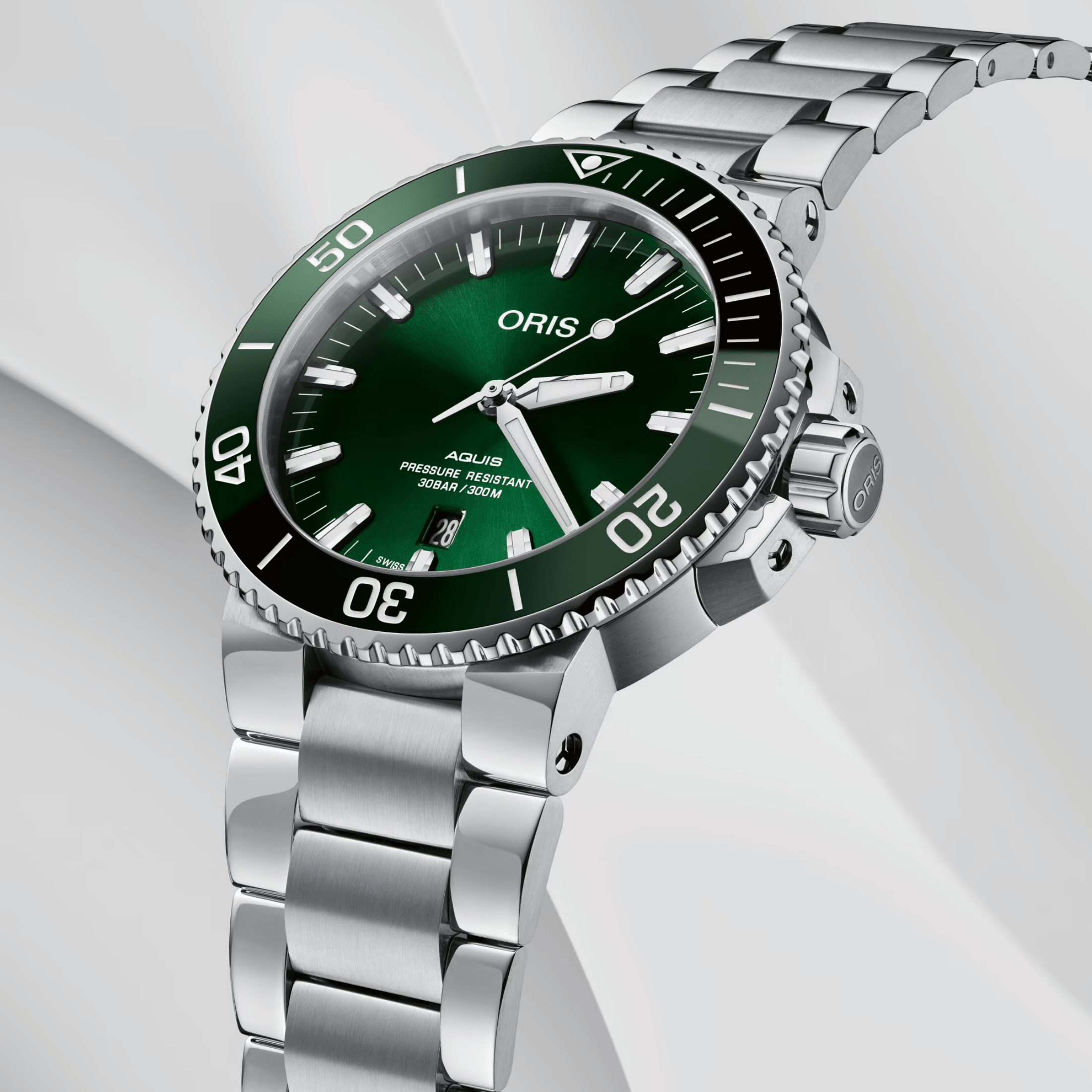 Oris Aquis Date automatic green dial steel bracelet 43.5 mm
