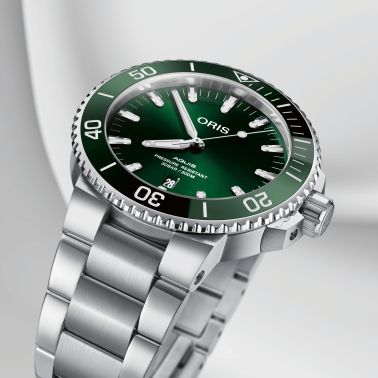 Montre Oris Aquis Date automatique cadran vert bracelet acier 43,5 mm