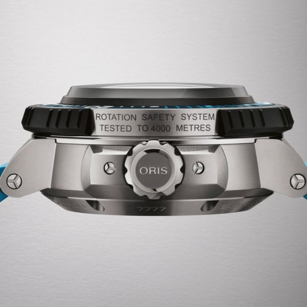Oris Aquis Pro 4000M Titanium automatic blue dial rubber strap 49,5 mm