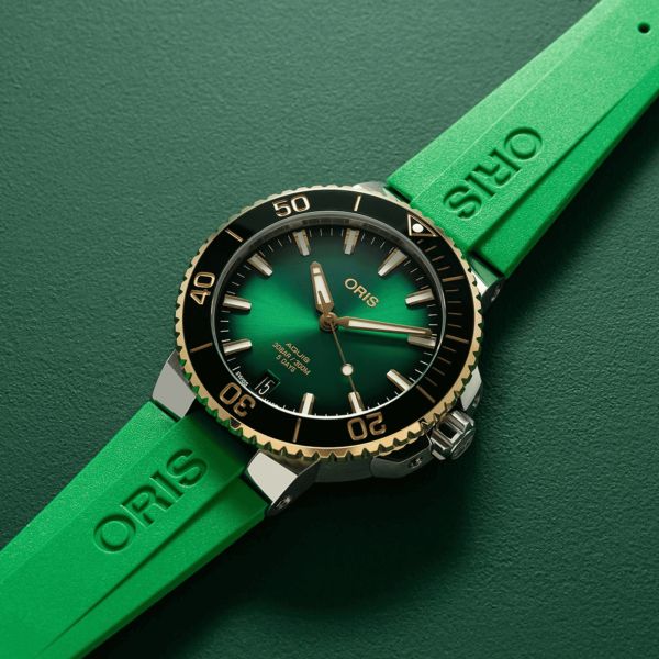 Montre Oris Aquis Date Calibre 400 Or et Acier automatique cadran vert bracelet caoutchouc 41,5 mm