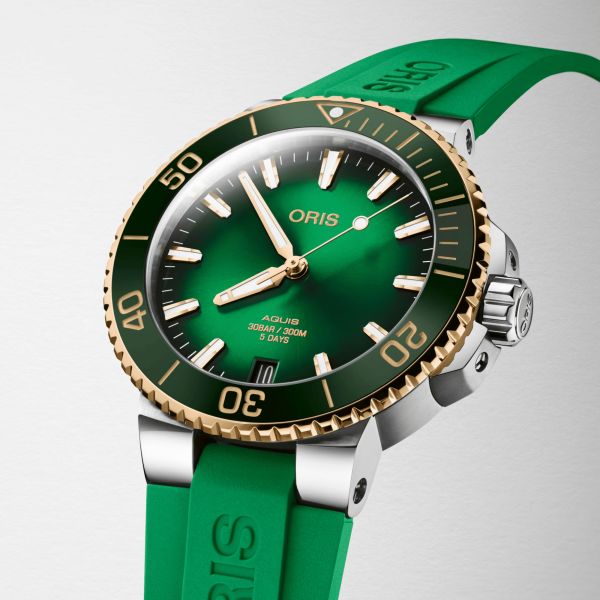 Montre Oris Aquis Date Calibre 400 Or et Acier automatique cadran vert bracelet caoutchouc 41,5 mm