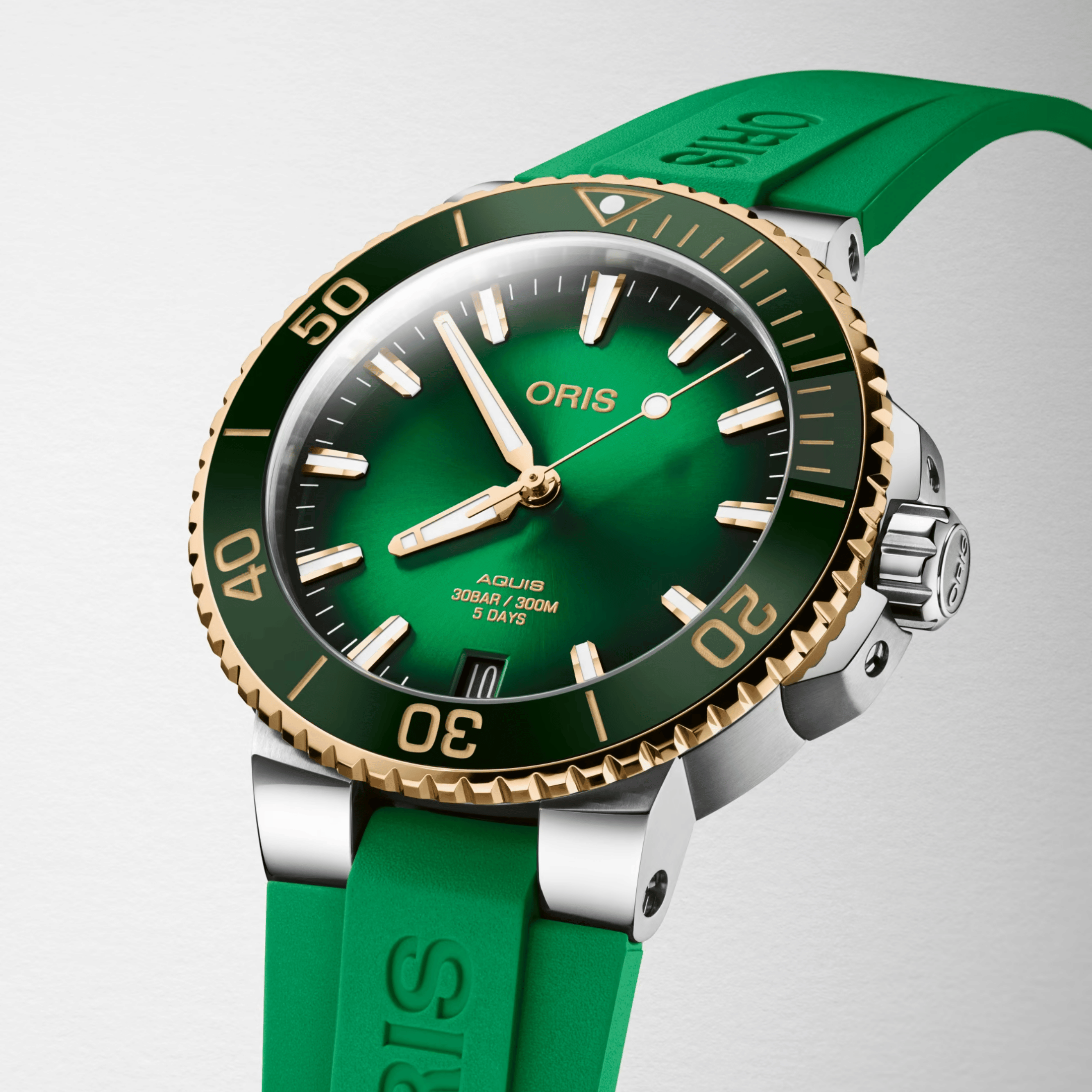 Montre Oris Aquis Date Calibre 400 Or et Acier automatique cadran vert bracelet caoutchouc 41,5 mm