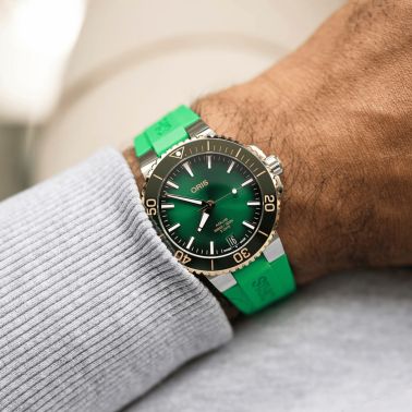 Montre Oris Aquis Date Calibre 400 Or et Acier automatique cadran vert bracelet caoutchouc 41,5 mm