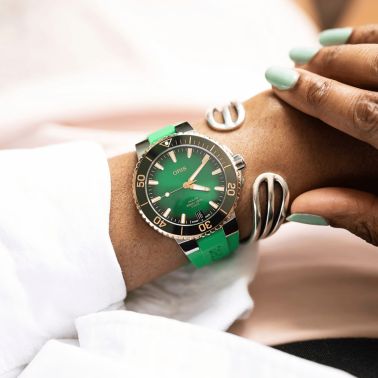 Montre Oris Aquis Date Calibre 400 Or et Acier automatique cadran vert bracelet caoutchouc 41,5 mm
