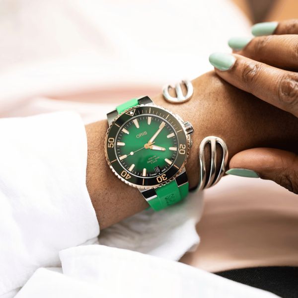 Montre Oris Aquis Date Calibre 400 Or et Acier automatique cadran vert bracelet caoutchouc 41,5 mm