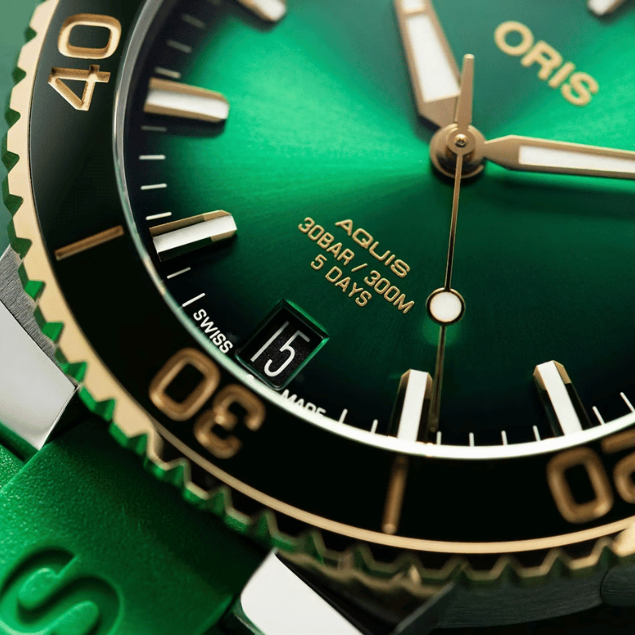 Montre Oris Aquis Date Calibre 400 Or et Acier automatique cadran vert bracelet caoutchouc 41,5 mm