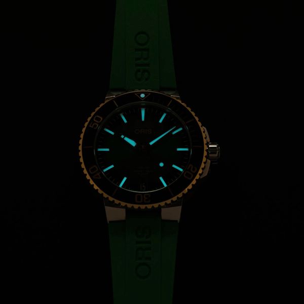 Montre Oris Aquis Date Calibre 400 Or et Acier automatique cadran vert bracelet caoutchouc 41,5 mm