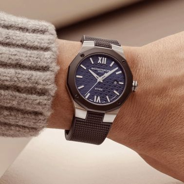 Montre Baume et Mercier Riviera ADLC noir automatique cadran bleu bracelet caoutchouc noir 42 mm 10768