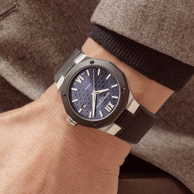 Montre Baume et Mercier Riviera ADLC noir automatique cadran bleu bracelet caoutchouc noir 42 mm 10768