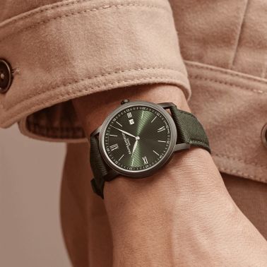 Montre Baume et Mercier Classima quartz cadran vert bracelet tissu vert 42 mm 10766