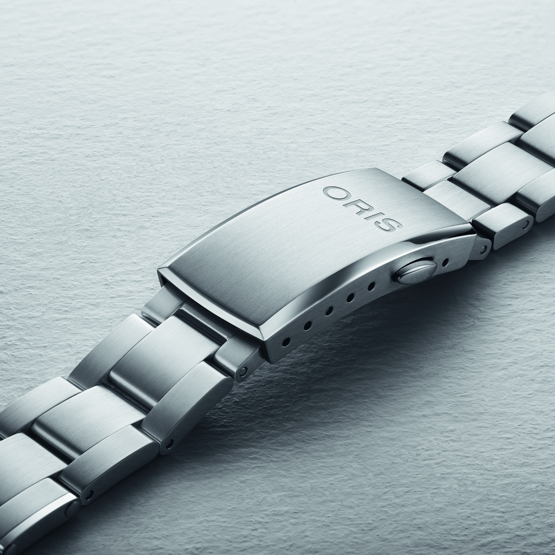 Oris Divers Date automatic black dial steel bracelet 39 mm