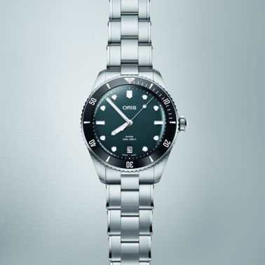 Oris Divers Date automatic blue dial steel bracelet 39 mm