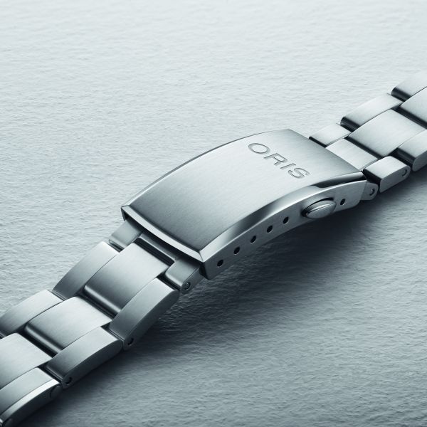 Oris Divers Date automatic beige dial steel bracelet 39 mm