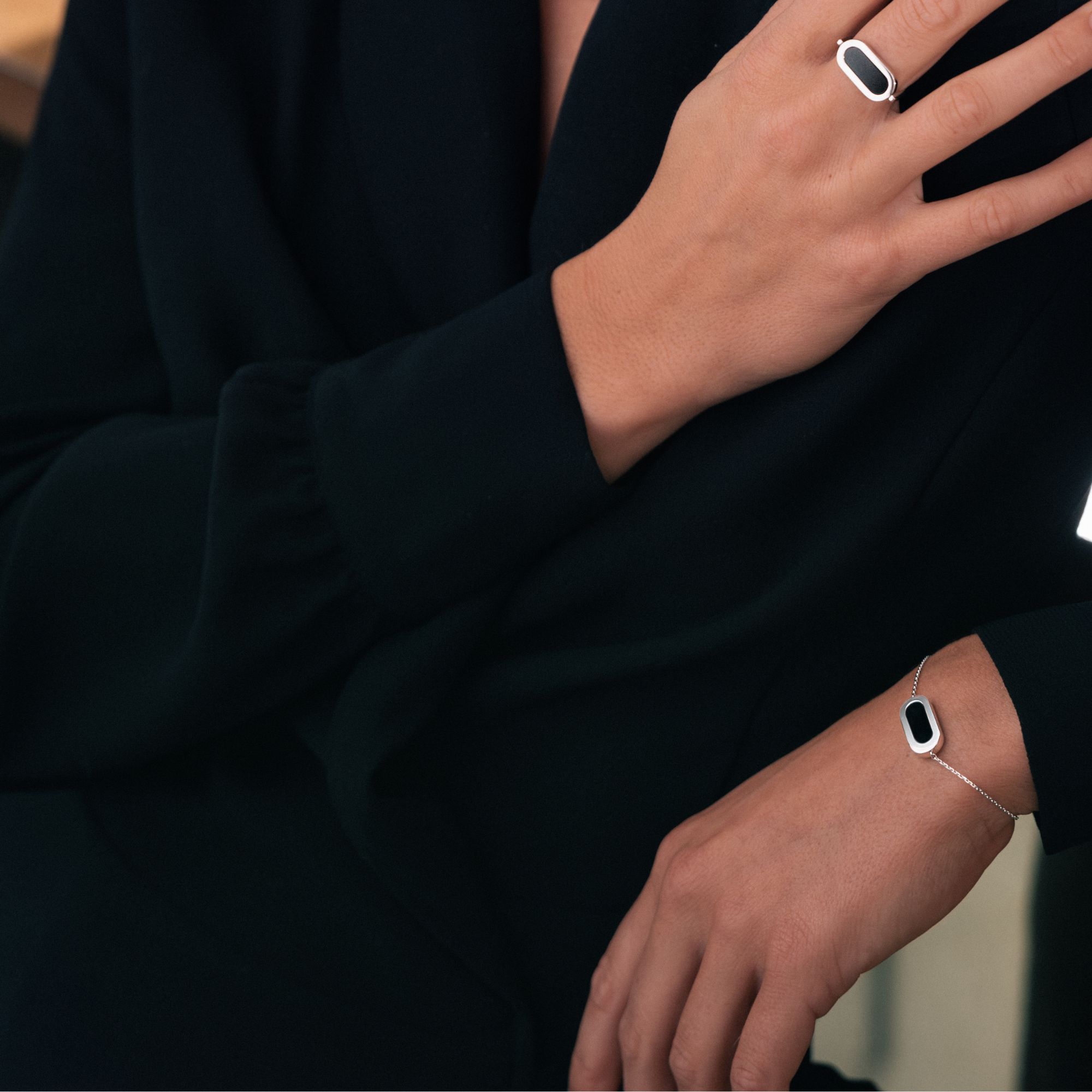 So Shocking Inverso reversible bracelet in rose gold, mother-of-pearl diamonds and onyx