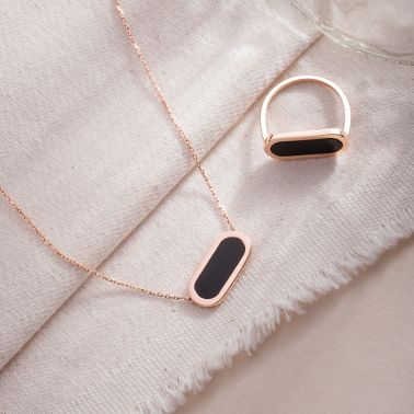 Reversible So Shocking Inverso ring rose gold mother-of-pearl and onyx