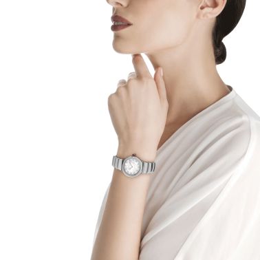 Montre Bulgari Lvcea quartz index diamants cadran nacre blanche bracelet acier 28 mm 102196