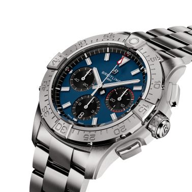 Montre Breitling Avenger B01 Chronograph automatique cadran bleu bracelet acier 42 mm AB0146101C1A1