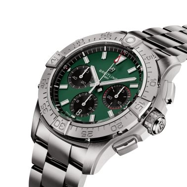 Montre Breitling Avenger B01 Chronograph automatique cadran vert bracelet acier 42 mm AB0146101L1A1
