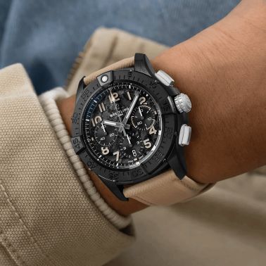 Montre Breitling Avenger B01 Chronograph Night Mission 44 mm SB0146101B1X1