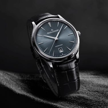 Montre Jaeger-LeCoultre Master Ultra Thin Date automatique cadran bleu bracelet cuir d'alligator 39 mm