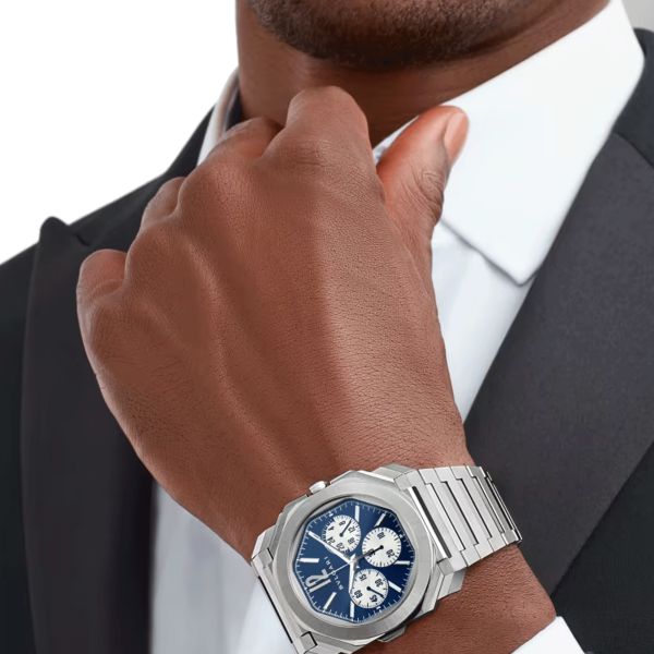 Montre Bulgari Octo Finissimo Chronographe GMT automatique cadran bleu bracelet acier 43 mm 103467