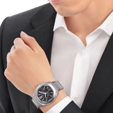 Montre Bulgari Octo Roma Chronographe automatique cadran noir bracelet acier 42 mm 103471