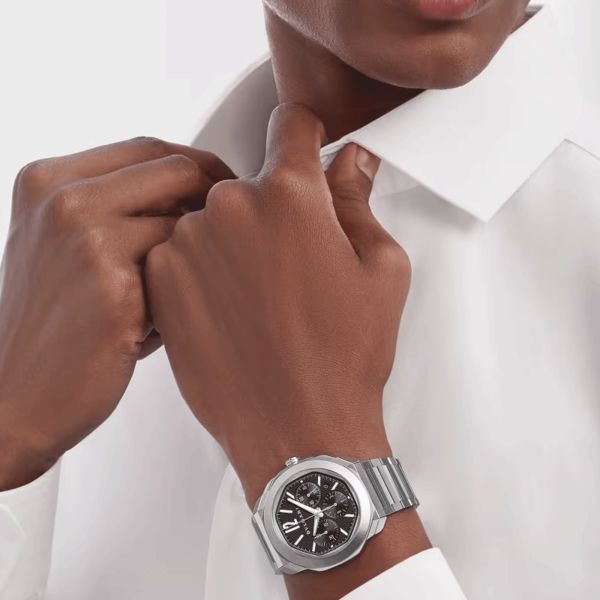 Montre Bulgari Octo Roma Chronographe automatique cadran noir bracelet acier 42 mm 103471