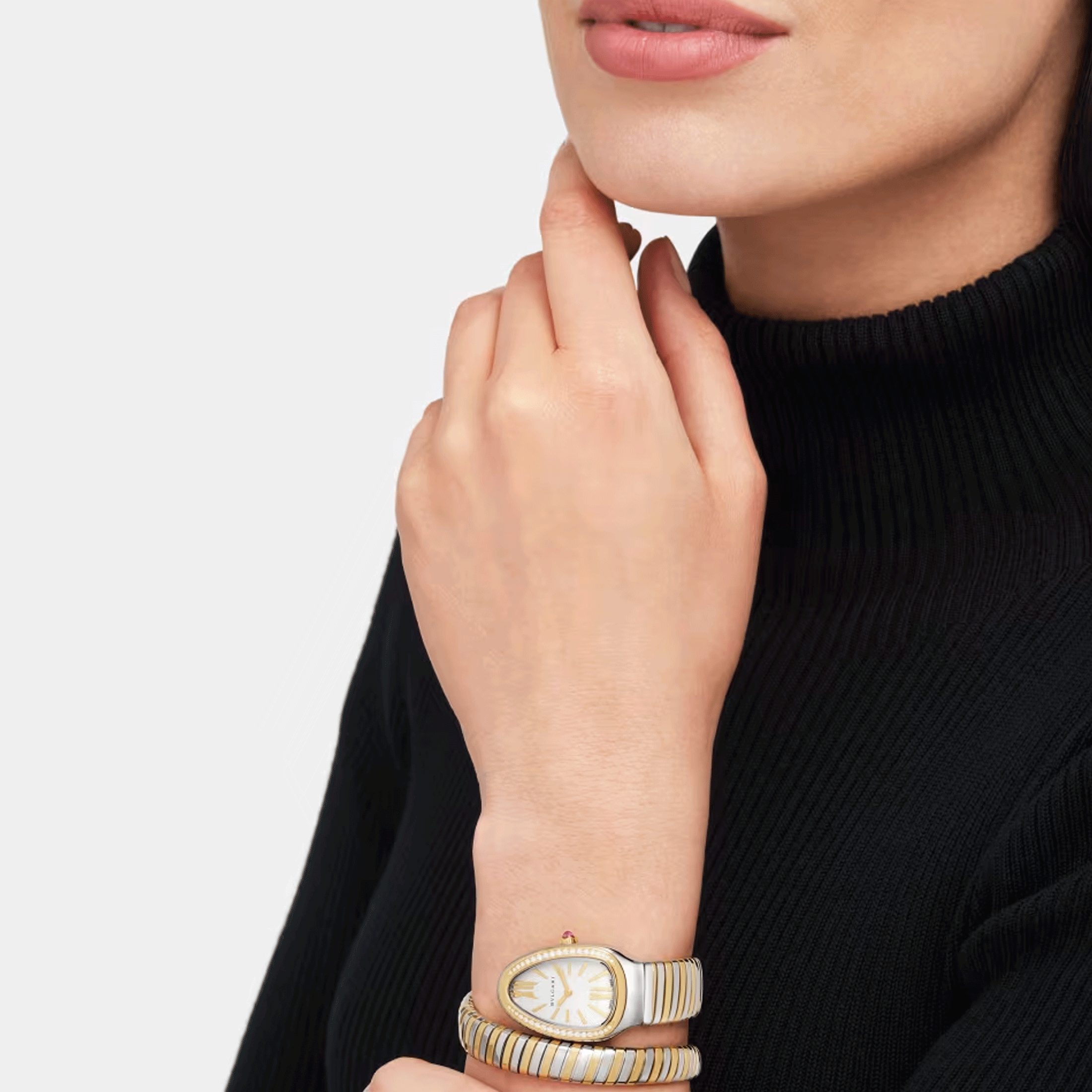 Montre Bulgari Serpenti Tubogas quartz lunette sertie cadran blanc opalin bracelet acier et or jaune 35 mm 103648