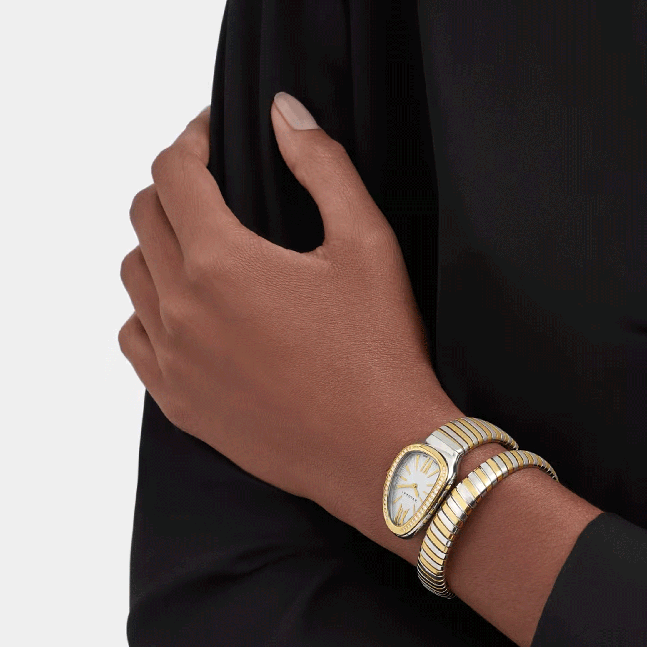 Montre Bulgari Serpenti Tubogas quartz lunette sertie cadran blanc opalin bracelet acier et or jaune 35 mm 103648