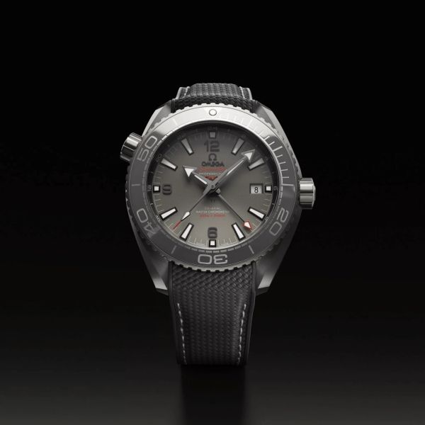Montre Omega Seamaster Planet Ocean 600m Master Chronometer GMT "Dark Grey" céramique bracelet caoutchouc 45,5 mm