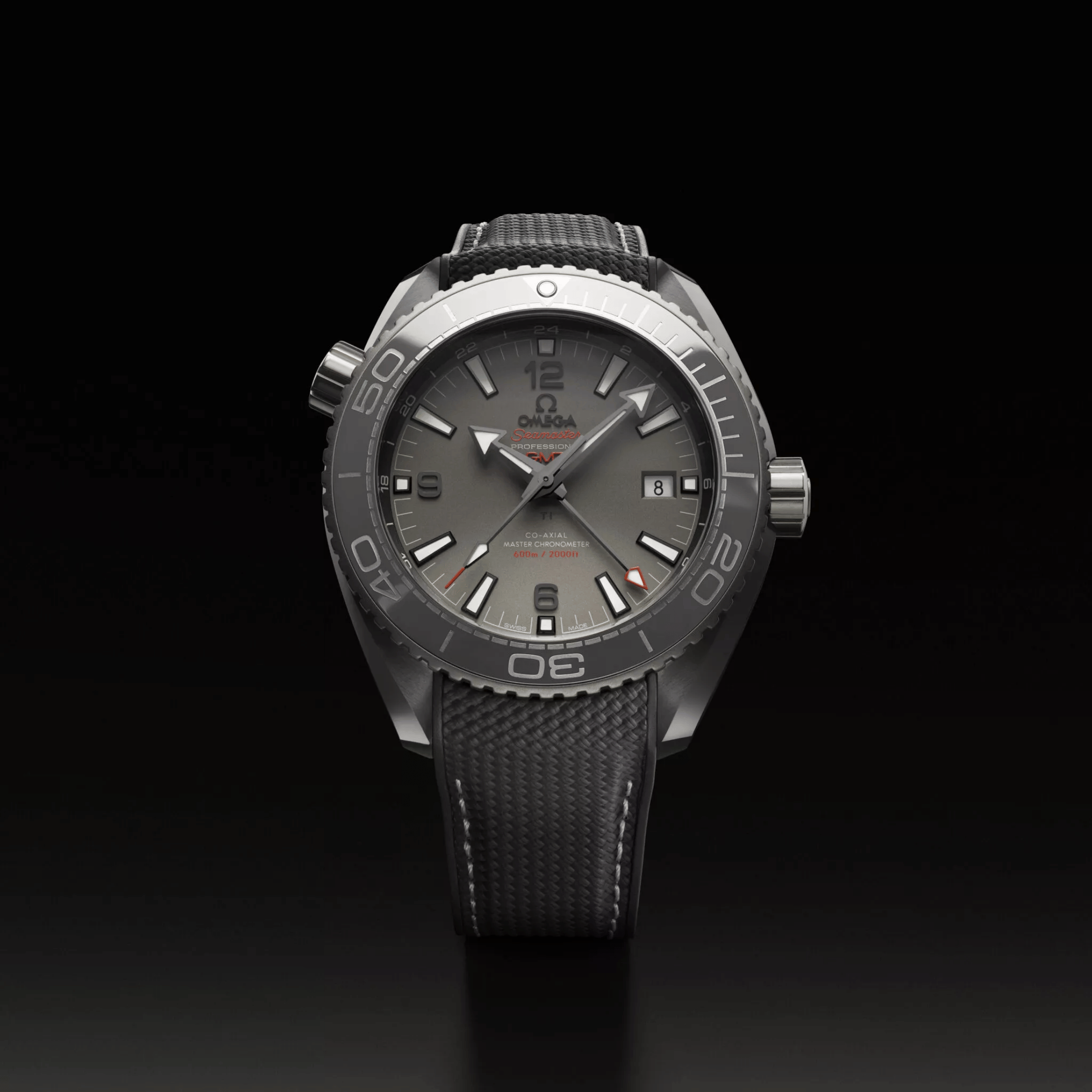 Montre Omega Seamaster Planet Ocean 600m Master Chronometer GMT "Dark Grey" céramique bracelet caoutchouc 45,5 mm