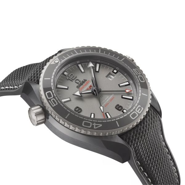 Montre Omega Seamaster Planet Ocean 600m Master Chronometer GMT "Dark Grey" céramique bracelet caoutchouc 45,5 mm