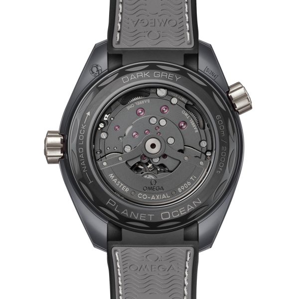 Montre Omega Seamaster Planet Ocean 600m Master Chronometer GMT "Dark Grey" céramique bracelet caoutchouc 45,5 mm