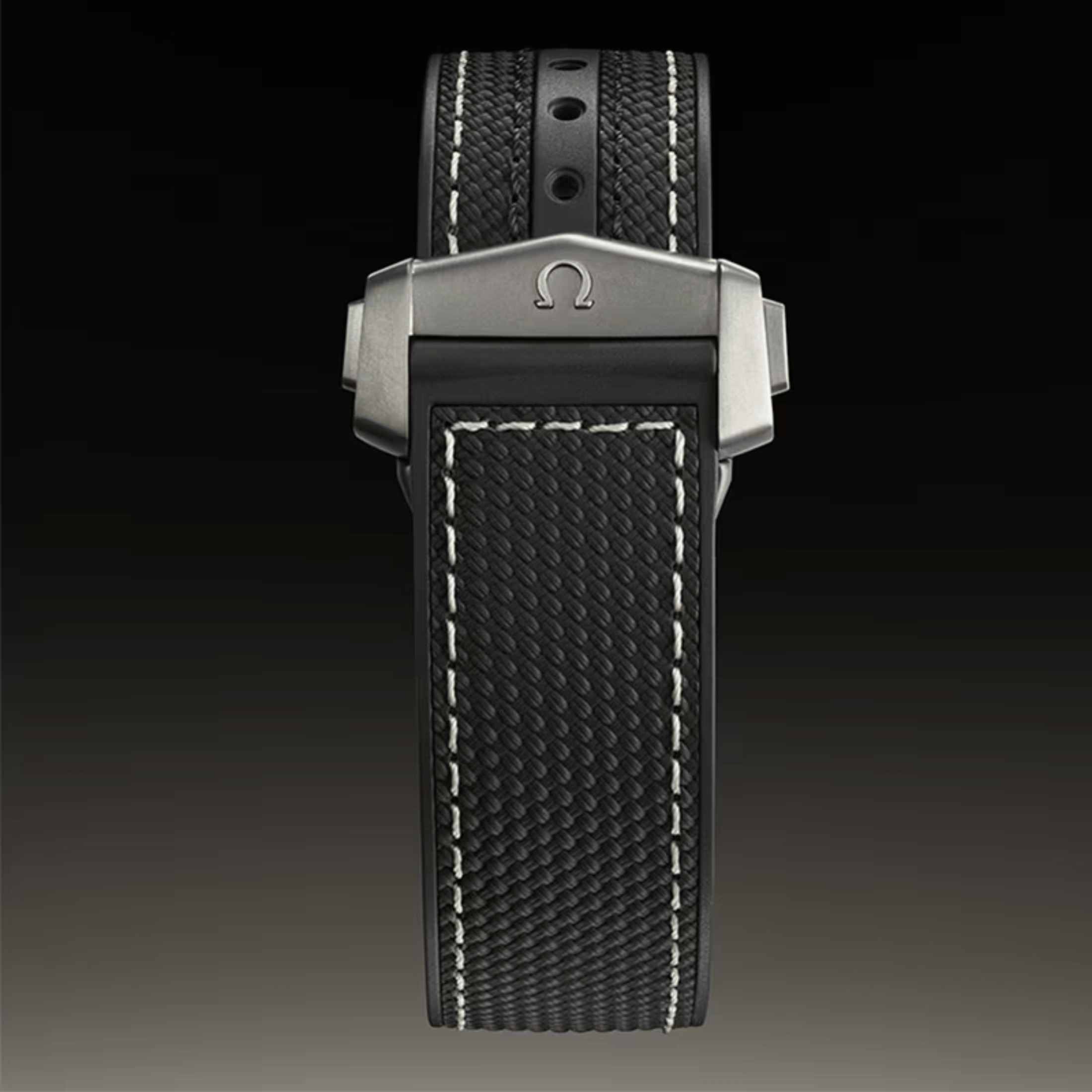 Montre Omega Seamaster Planet Ocean 600m Master Chronometer GMT "Dark Grey" céramique bracelet caoutchouc 45,5 mm