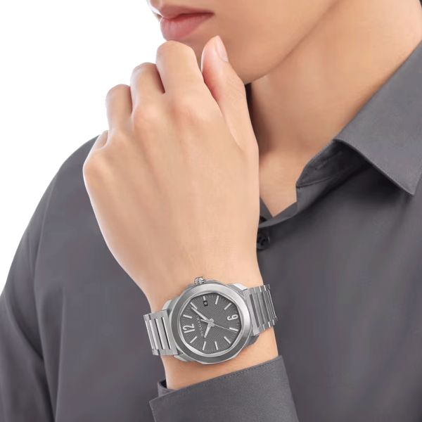 Montre Bulgari Octo Roma automatique cadran anthracite bracelet acier 41 mm 103740