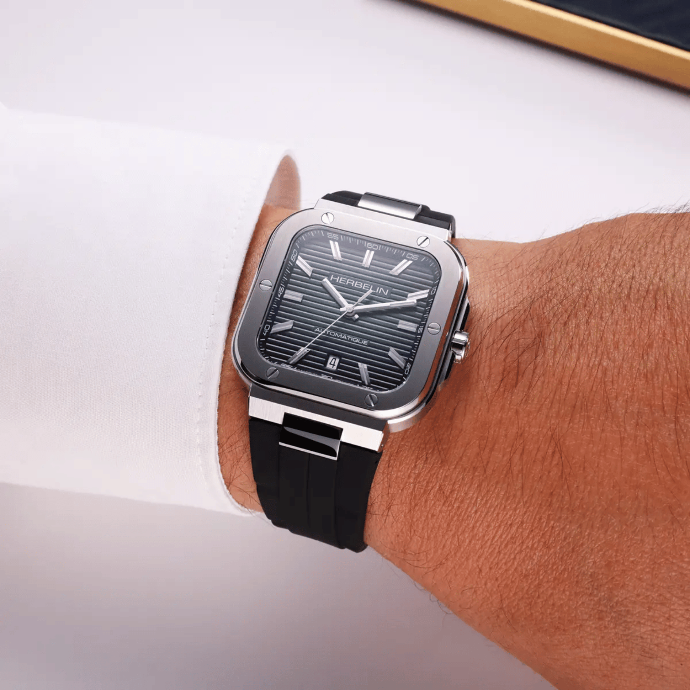 Montre Herbelin Cap Camarat Square Automatique cadran vert bracelet caoutchouc 39 x 39 mm