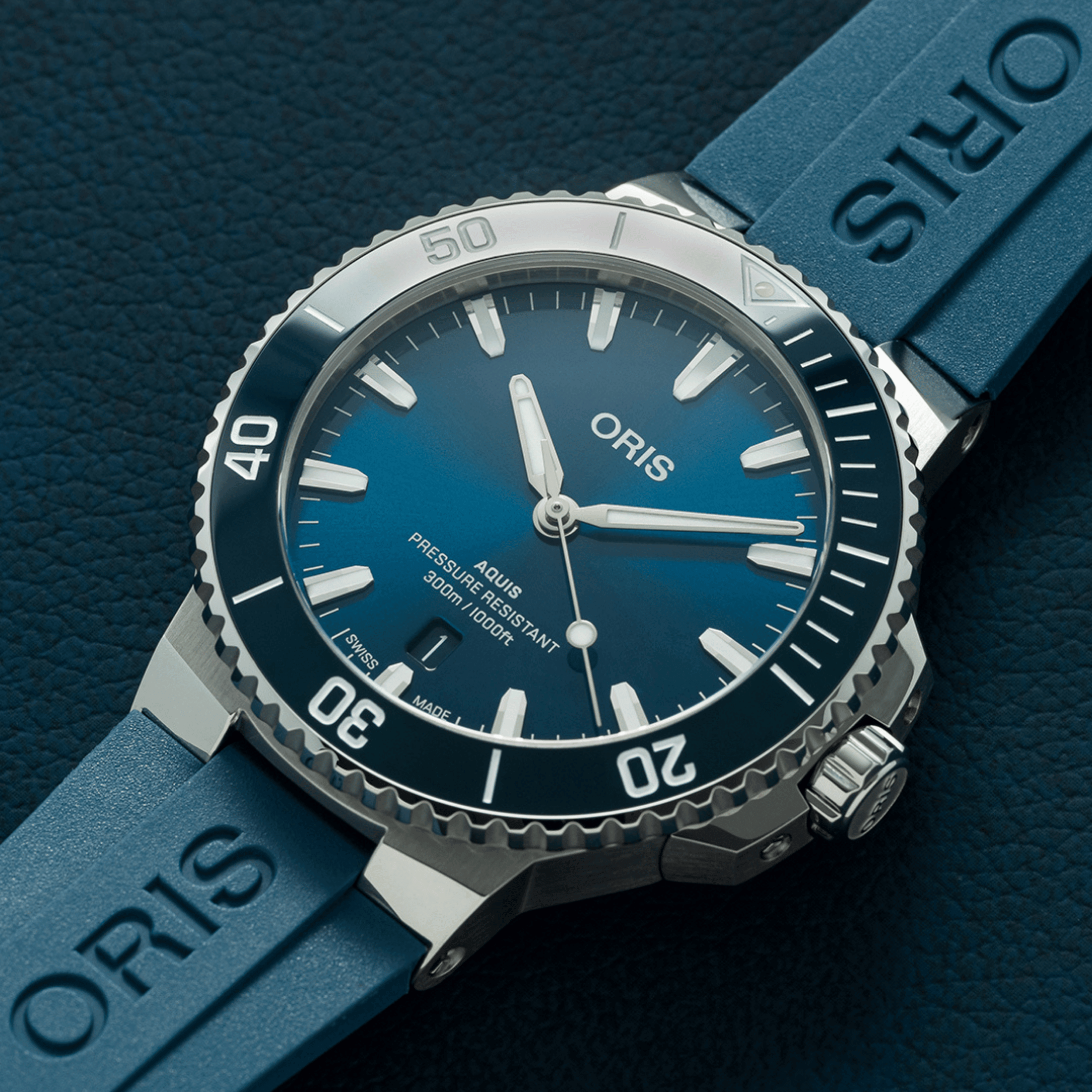 Montre Oris Plongée New Aquis Date x TR Racing automatique Calibre 733 41,5 mm