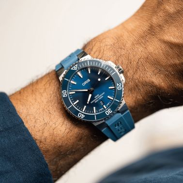 Montre Oris Plongée New Aquis Date x TR Racing automatique Calibre 733 41,5 mm