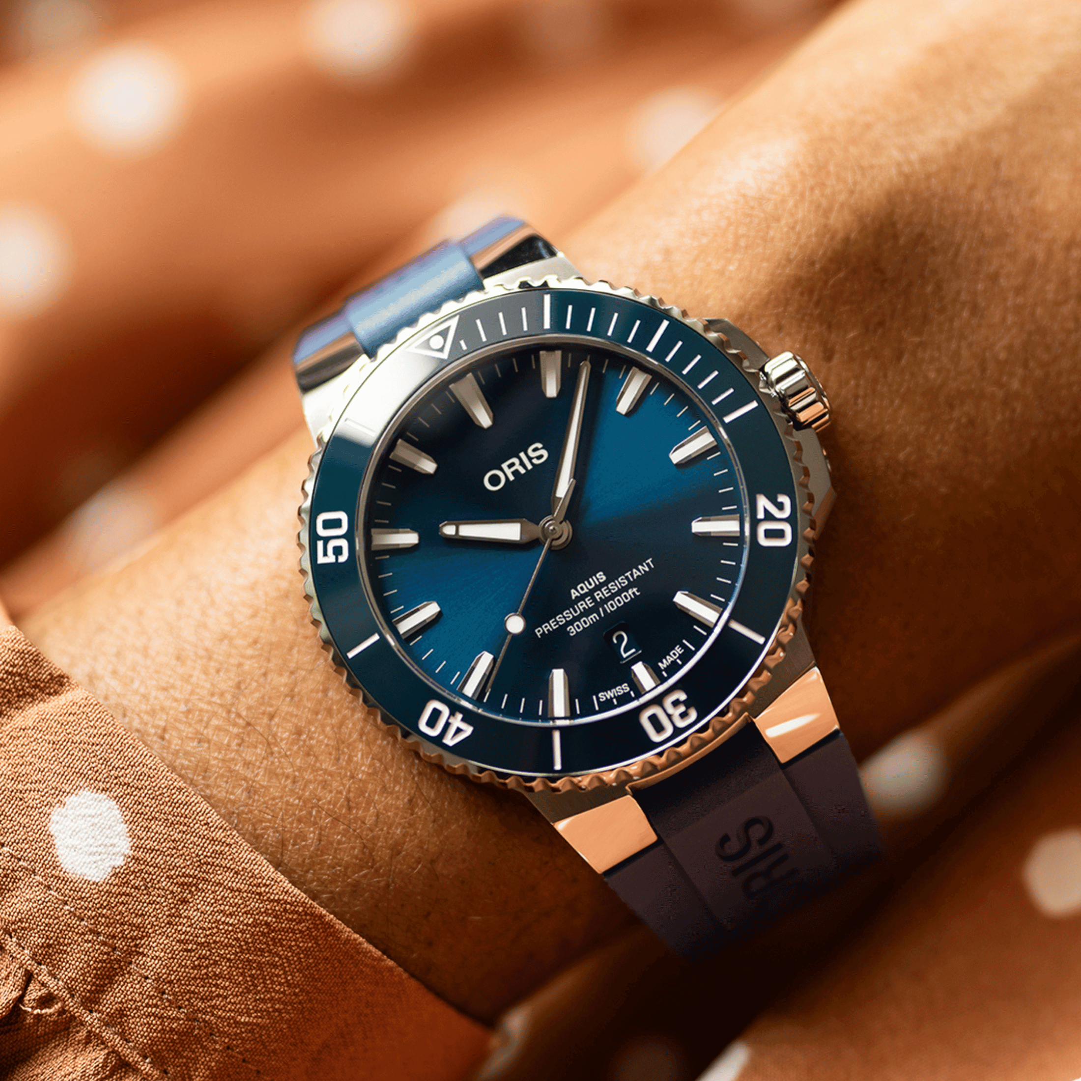 Montre Oris Plongée New Aquis Date x TR Racing automatique Calibre 733 41,5 mm