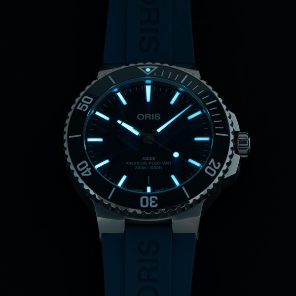 Montre Oris Plongée New Aquis Date x TR Racing automatique Calibre 733 41,5 mm