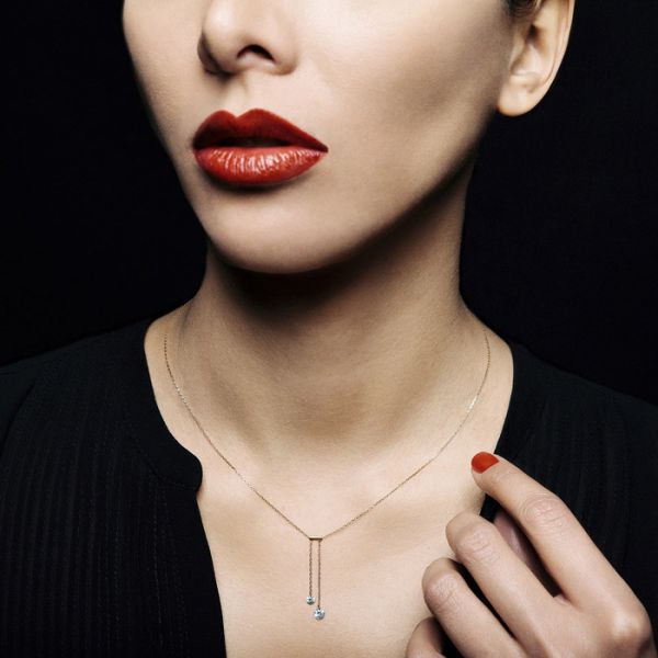 Collier Cravate La Brune et La Blonde 360° en or rose 2 diamants taille brillant 0,20 carat - Porte